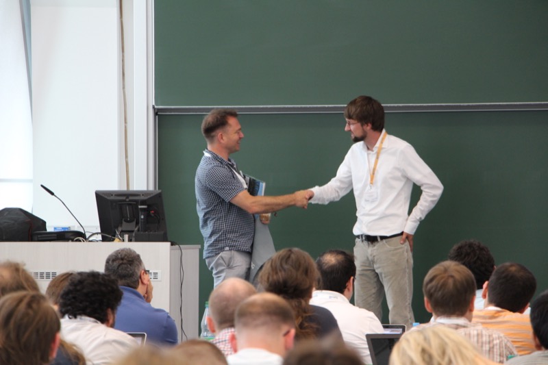 Prof. Dr. Peter Boncz and Dr. Eric Peukert shaking hands at the ScaDS Big Data School