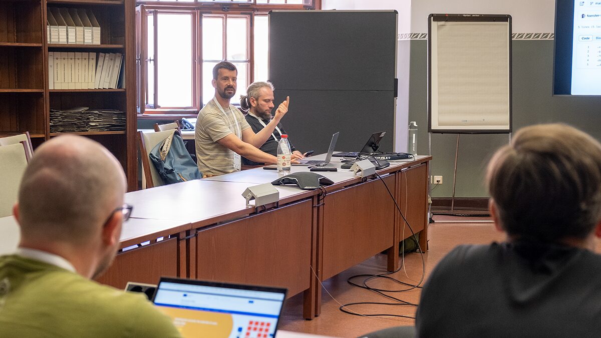 Photo. Matthias Täschner and Robert Haase giving a training at the Data Week 2025.