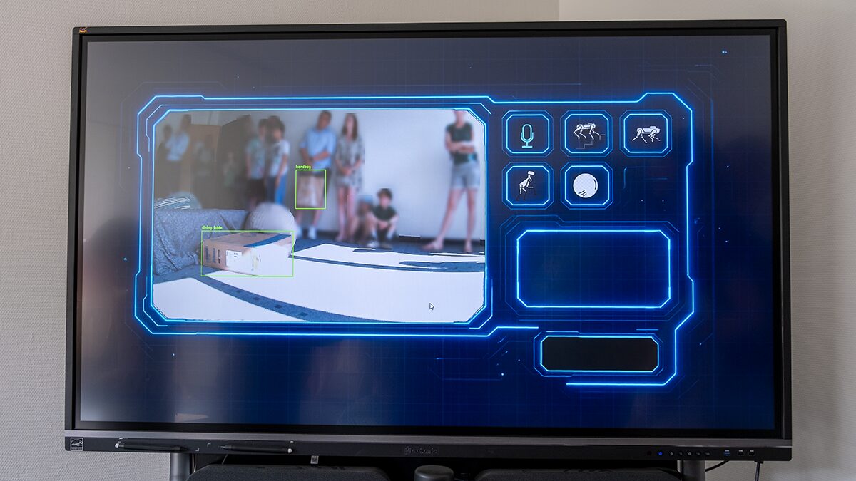 Photo. A screen shows how the robot dog perceives its surroundings and recognizes obstacles.