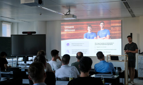 One person of VoluLink presents their initiative in the ScaDS.AI’s Living Lab Leipzig.