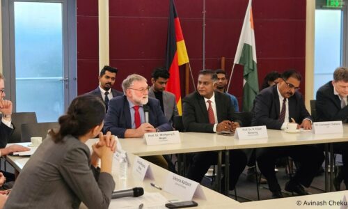 Photo. Prof. Wolfgang E. Nagel is in discussion with other experts at the AI Impact Summit in India. © Avinash Chekuru