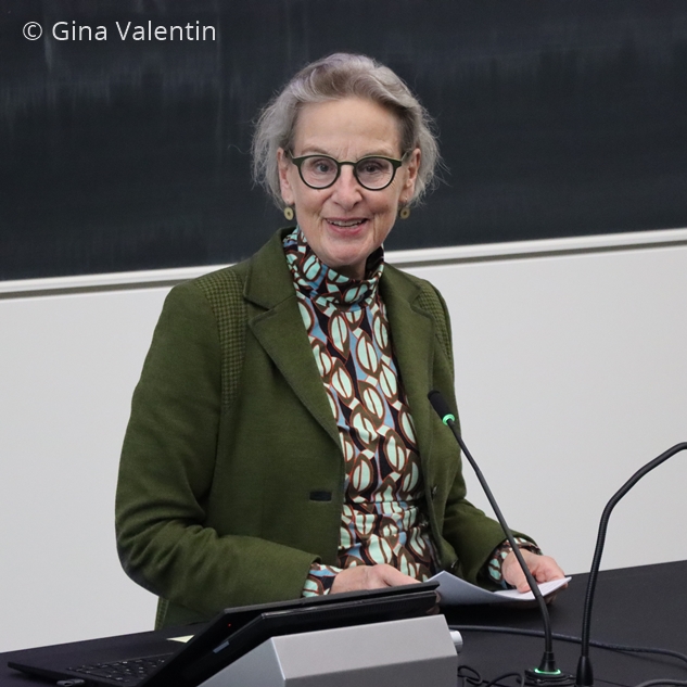 Photo. Prof. Dr. Ursula M. Staudinger welcoming the audience at the University-Wide Inaugural Lecture of Prof. Michael Färber.