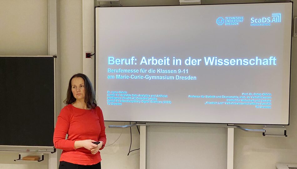 Photo. Dr. Iryna Okhrin presenting her workto pupils at the Berufemesse at Marie Curie Gymnasium in Dresden in February 2025.