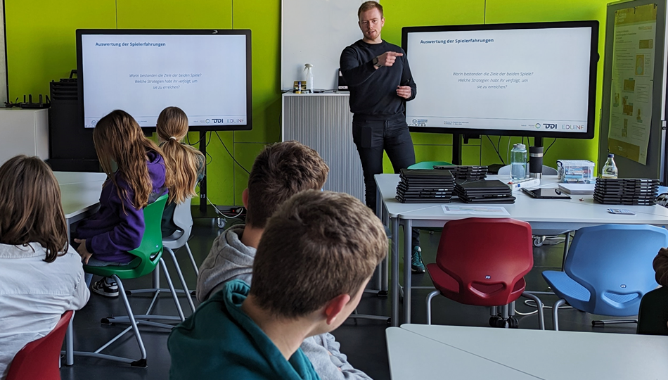 Photo. Pupils of Gymnasium Torgau listening to a presentation by EduInf.