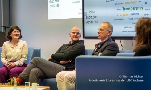 Photo. Marilisa Herchet, Dr. Hermann Diebel-Fischer, and Prof. Thomas Köhler in the panel discussion "Responsible AI in the context of Higher Education" at Life@Lab 2. © Thomas Richter