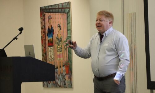 Photo. Prof. Matthew E. Taylor is giving his keynote presentation "Learning Well With Others: From Agent-Agent Advising to Human-AI Teams" at the General Assembly of ScaDS.AI Dresden/Leipzig.