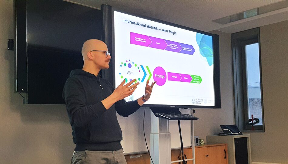 Photo. Dr. Hermann Diebel-Fischer presenting at the Workshop on AI in Education for the Dresden Police Prevention Department in November 2024.