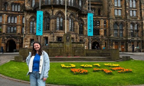 Hannah Selder in front of a museum in Glasgow.