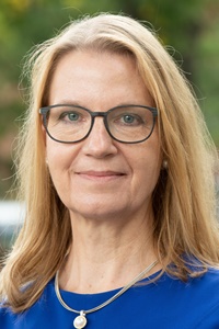 Portrait of Prof. Dr. Marianne Kneuer
