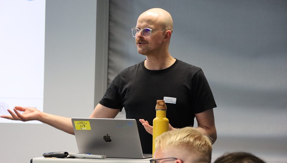 Photo. Dr. Hermann Diebel-Fischer presenting.