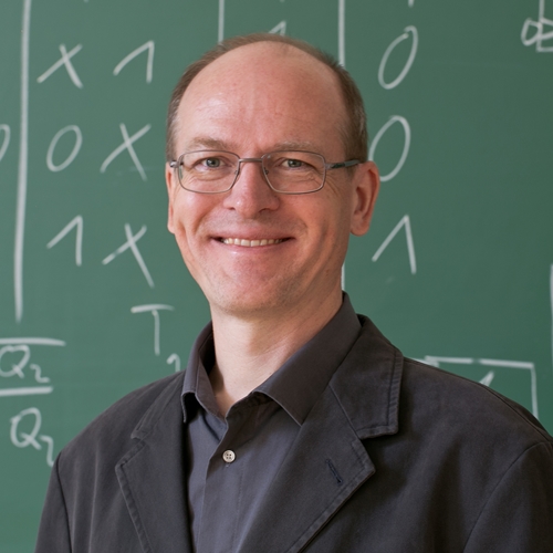 Photo. Prof. Dr. Erik Buchmann.  AI Professorship: Data Privacy and Security.