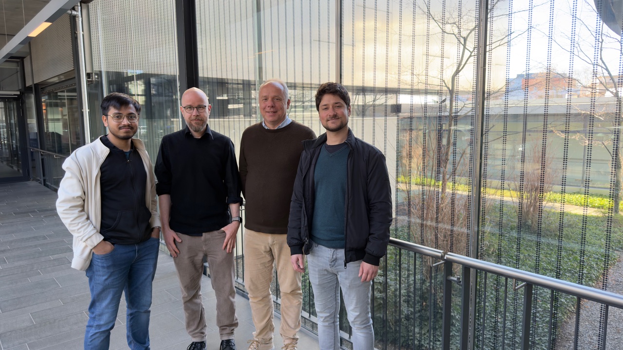 The research team, including Dr. Diptabrata Paul (Leipzig University), Dr. Nico Scherf (Max Planck Institute for Human Cognitive and Brain Sciences), Prof. Dr. Frank Cichos (Leipzig University), and Nikola Milosevic (Max Planck Institute for Human Cognitive and Brain Sciences) (from left), Photo: Leipzig University